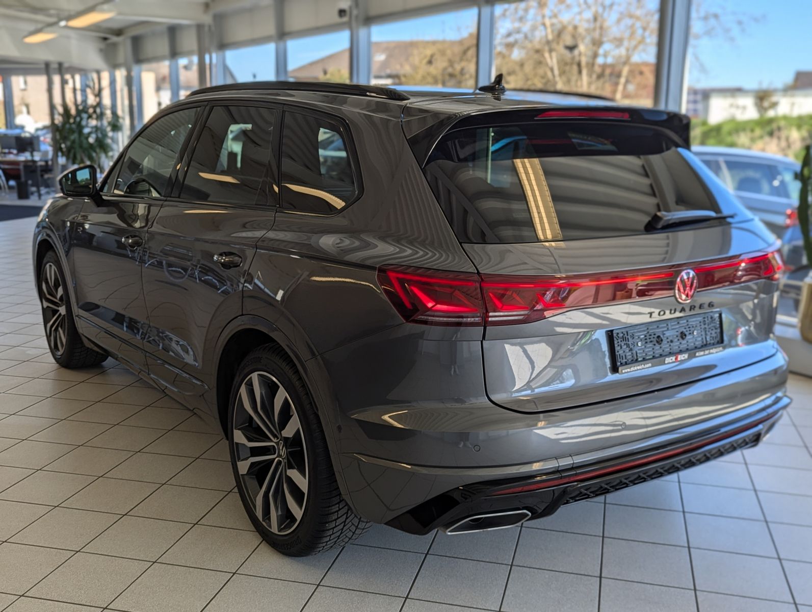 VW Touareg 3.0 TDI 4M R-Line Komfort-Paket UPE 111T - Image 5
