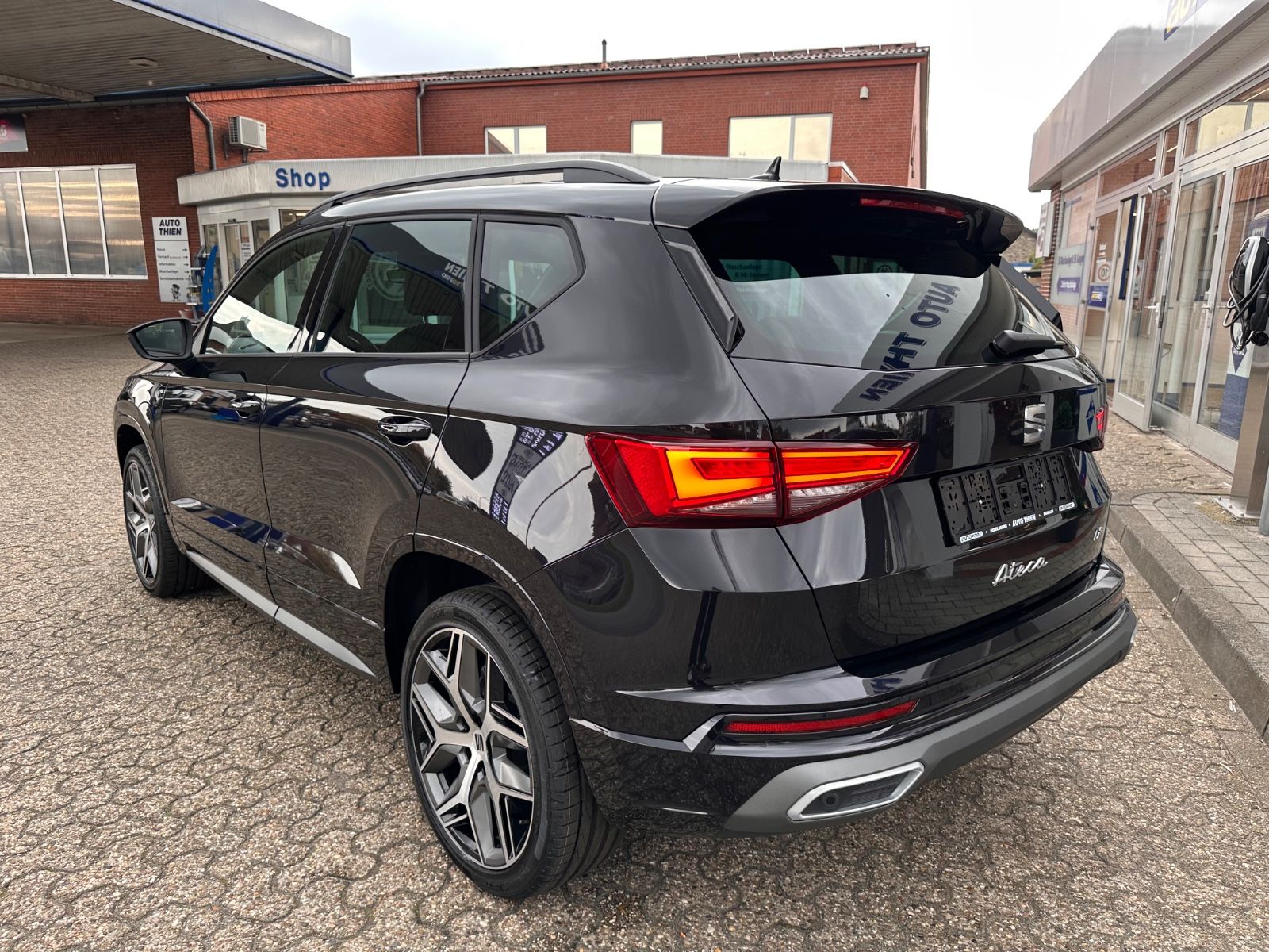Fahrzeugabbildung SEAT Ateca FR 1.5 TSI DSG AHK/ACC/NAVI/LED/eHeck/SHZ
