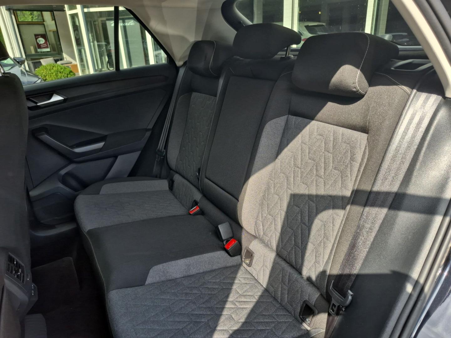 Volkswagen T-Roc Move DSG Navi CarPlay LED SHZ Parklenkassi, миниатюра 24
