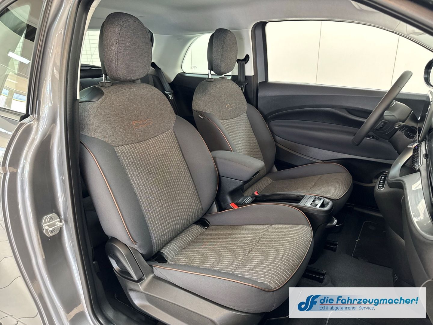Fahrzeugabbildung Fiat 500 e Icon Navi Memory Sitze Apple CarPlay Andro