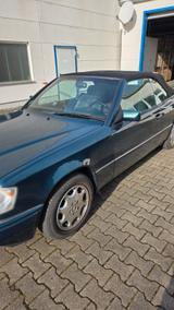 Mercedes-Benz E 200  W 124 Cabrio - Mercedes-Benz E 200: Grün