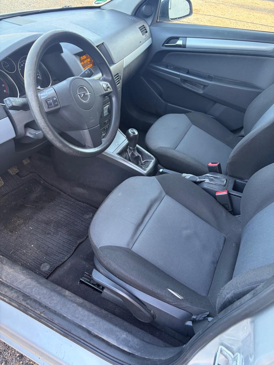 Opel Astra 2005 — photo 10