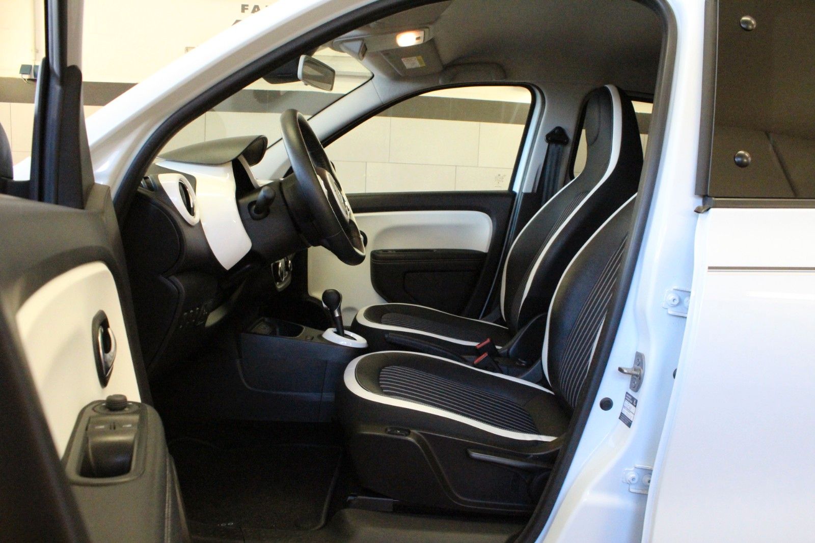 Fahrzeugabbildung Renault Twingo E-Tech 100% elektrisch*Plus Winterräder