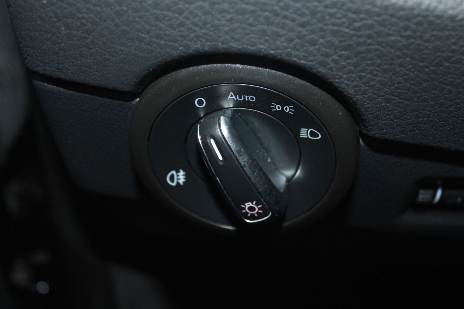 Fahrzeugabbildung Volkswagen T6 Multivan 2.0 TDi DSG Comfortline 7-Sitze AHK