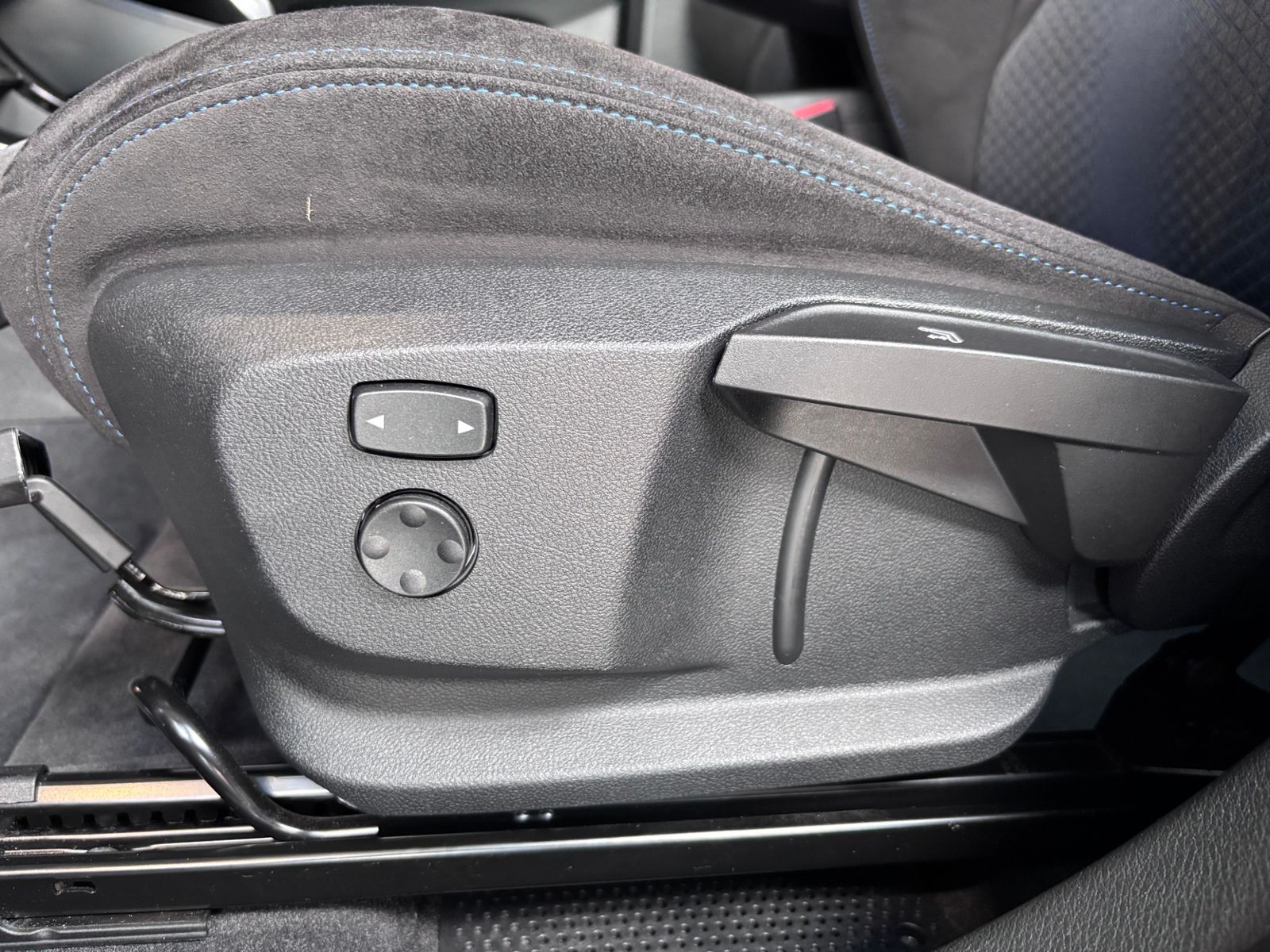 Fahrzeugabbildung BMW X2 xDrive M35 i HUD RFK LED