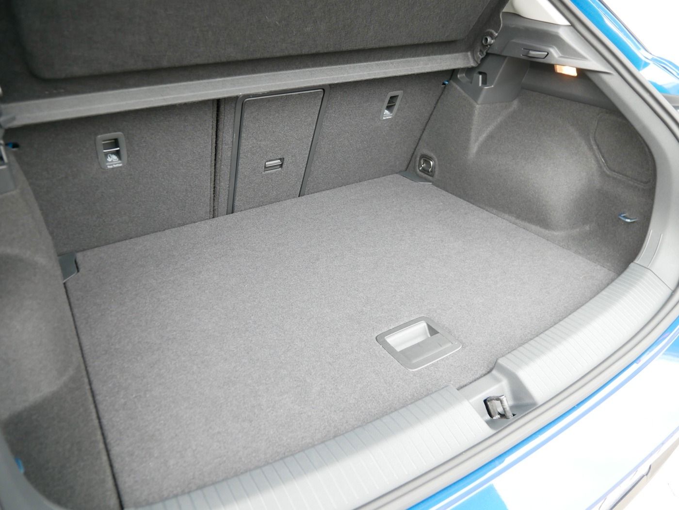 Fahrzeugabbildung Volkswagen T-Roc 1.5 TSI Move NEU40T Standheiz ACC SHZ+LHZ