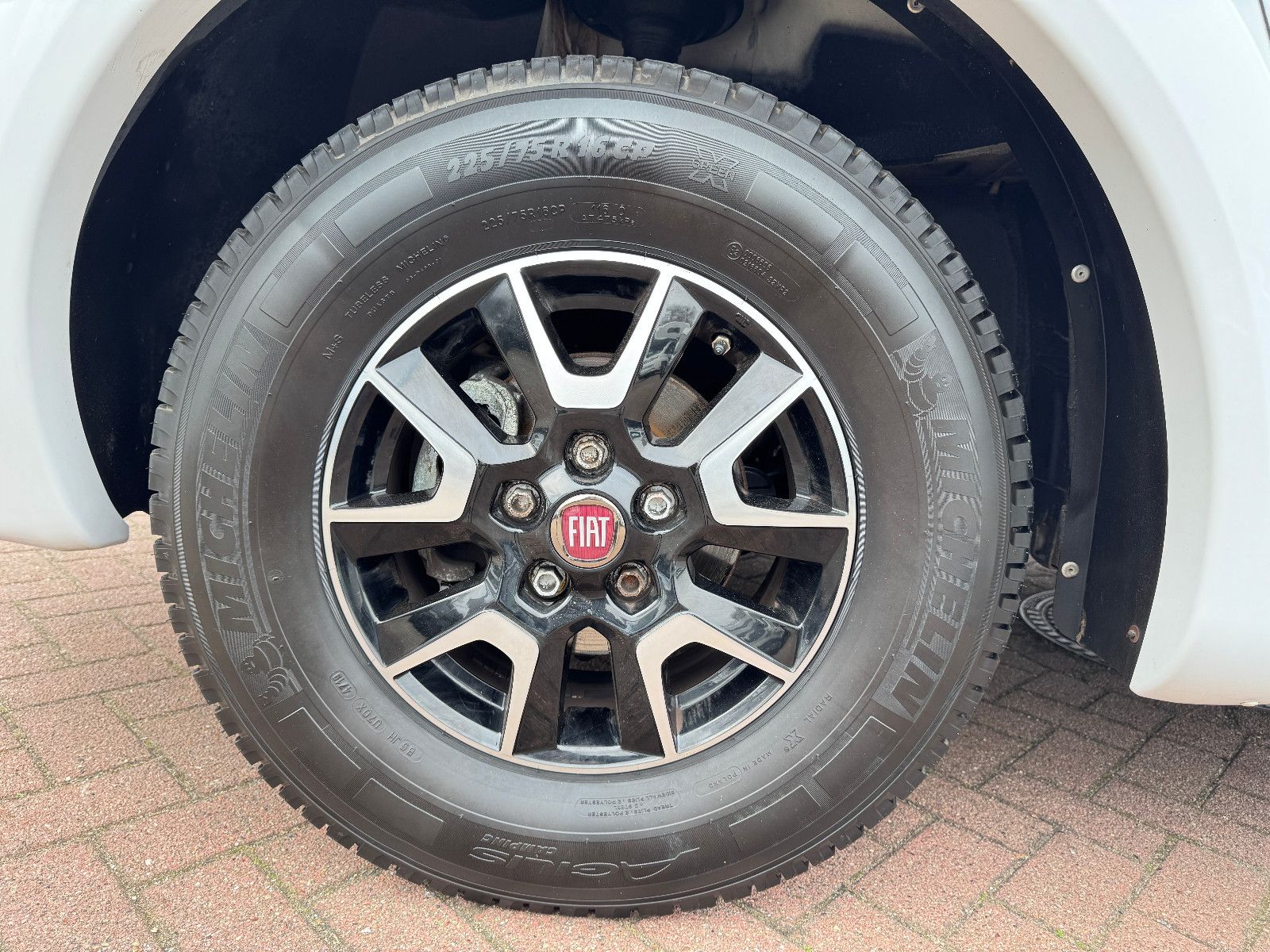 Fahrzeugabbildung Dethleffs Globebus I 006 GT PAKET WHITE 9GT SAT DACHKLIMA