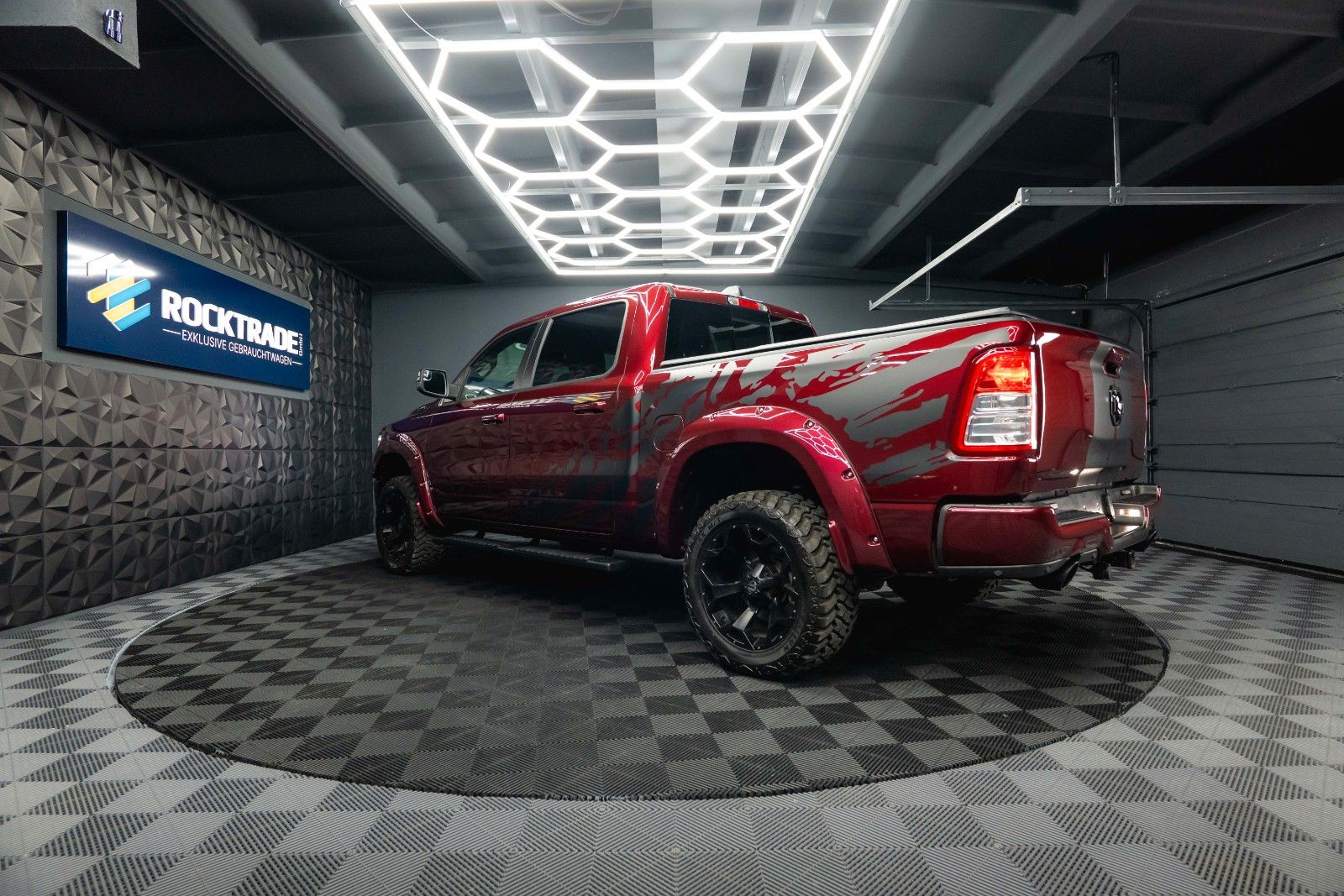 Fahrzeugabbildung Dodge RAM 5.7 V8 HEMI 4x4 OFFROAD Night-Paket *LED*19%