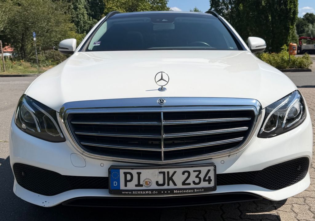 Image of Mercedes-Benz E 220