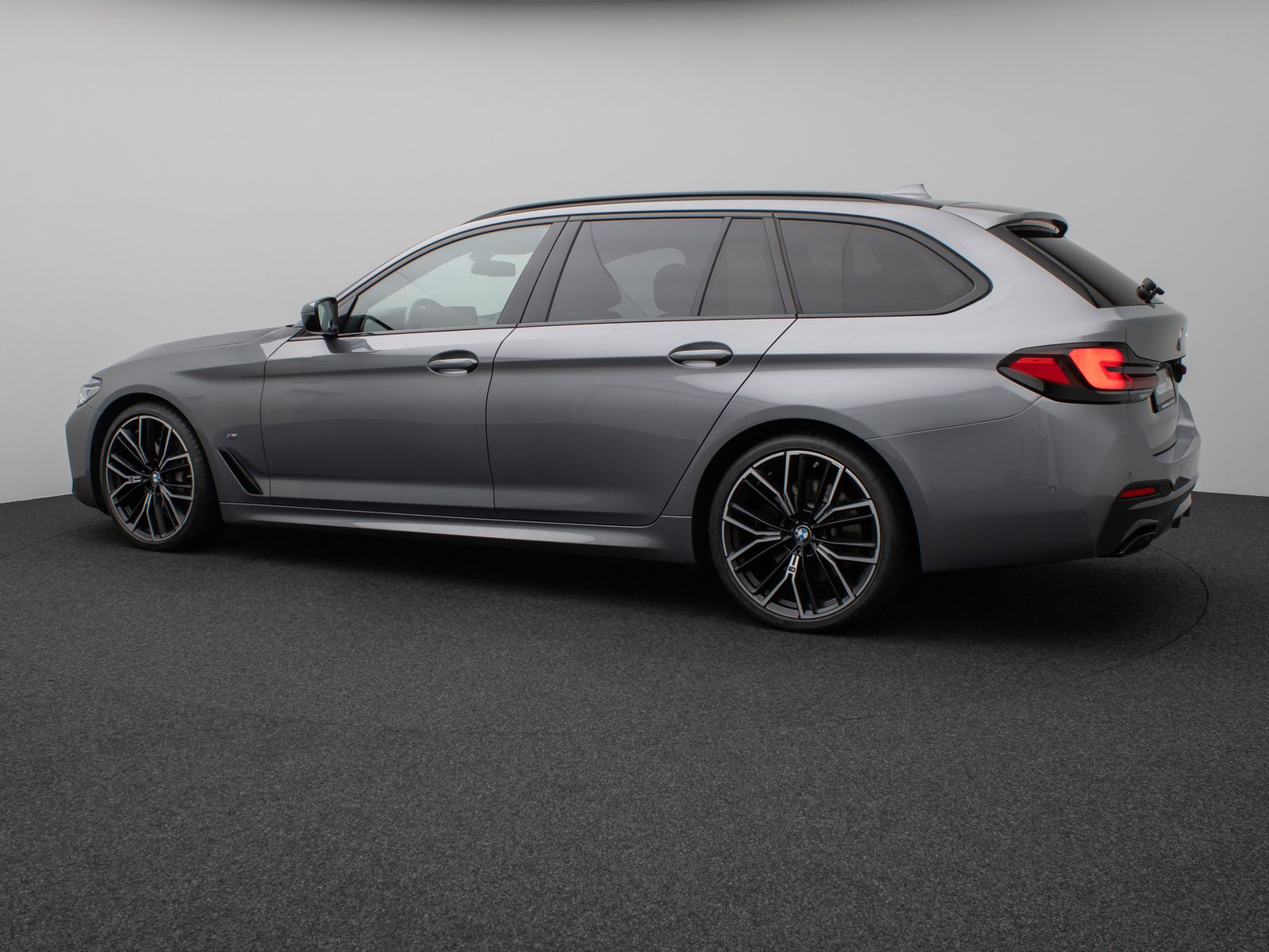 Fahrzeugabbildung BMW 530d M Sport Kamera Laser HUD DAB HiFi Komfort