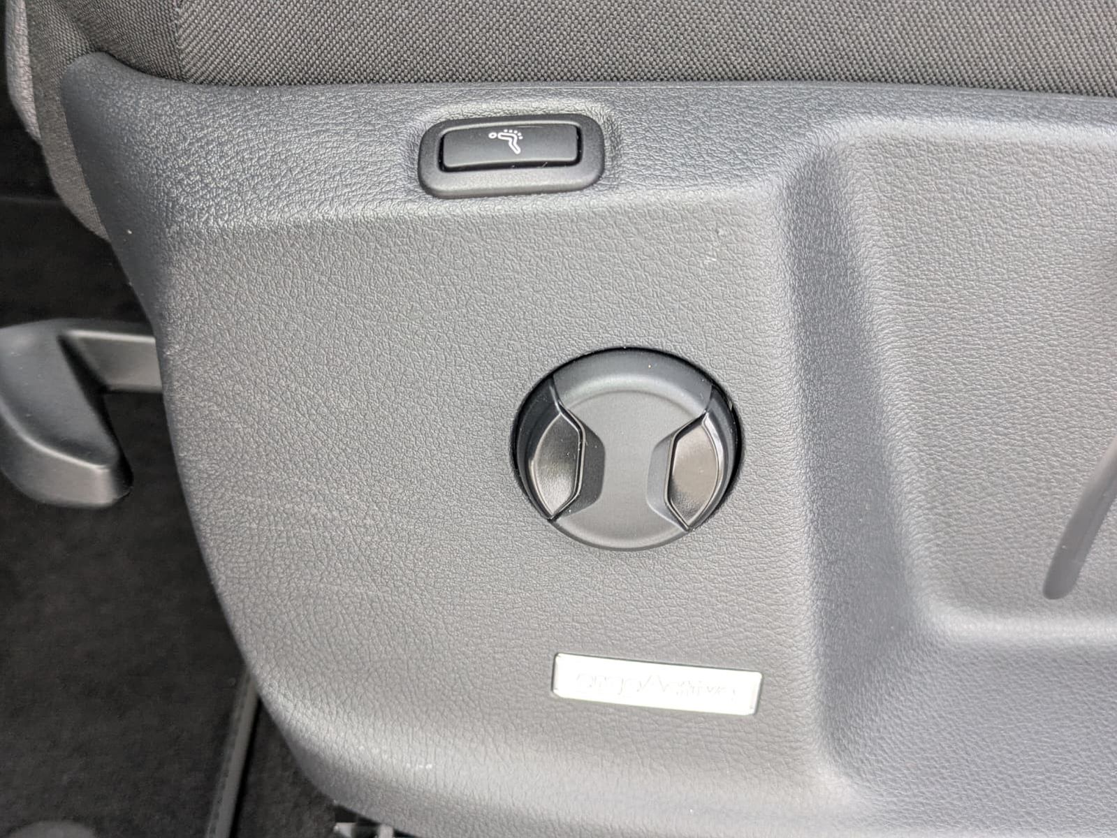 Fahrzeugabbildung Volkswagen Touran 2.0 DSG R-Line High. Pano 7-Si IQ.Dri AHK