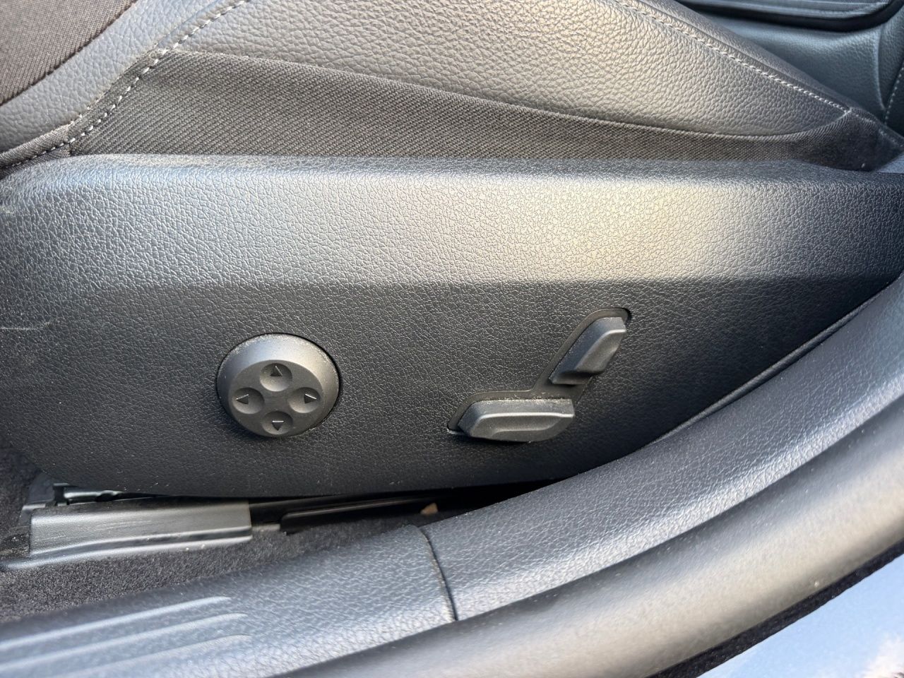 Fahrzeugabbildung Mercedes-Benz C 180 T AVANTGARDE+AHK+LED+CARPLAY+EL.HECKKL+