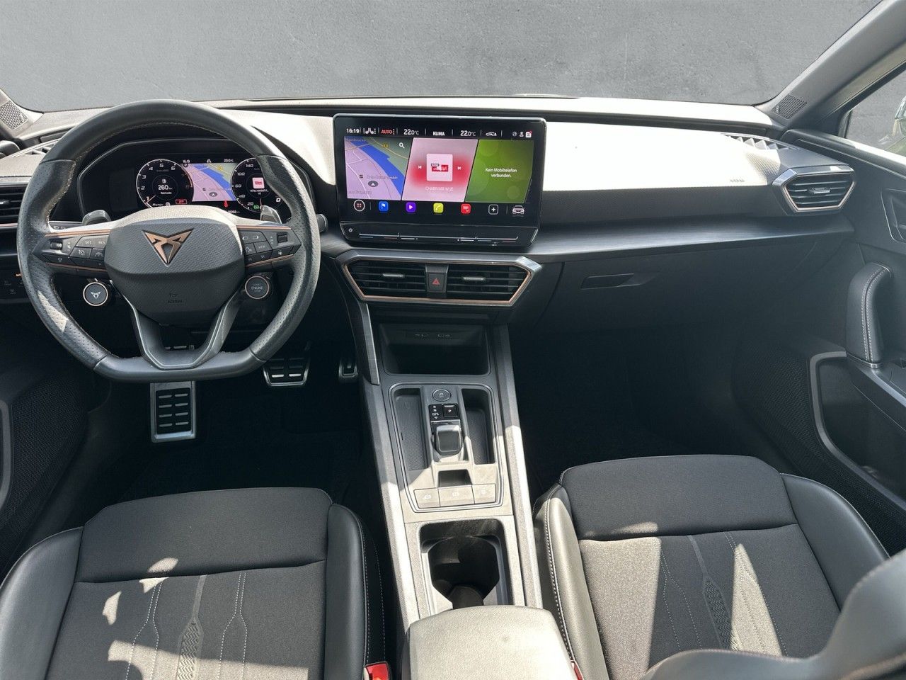 Fahrzeugabbildung CUPRA Leon Sportstourer VZ 2.0 TSI 4Drive DSG*AHK* - mit KI generiert/bearbeitet