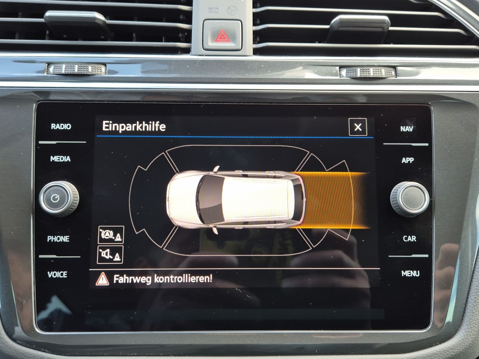 Fahrzeugabbildung Volkswagen Tiguan TDI Life DSG 4M LED AHK Navi ACC SHZ Park