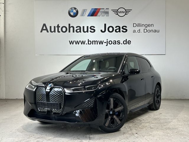 BMW iX xDrive40 Sportpaket, Sitzbelüftung, Anhängerk