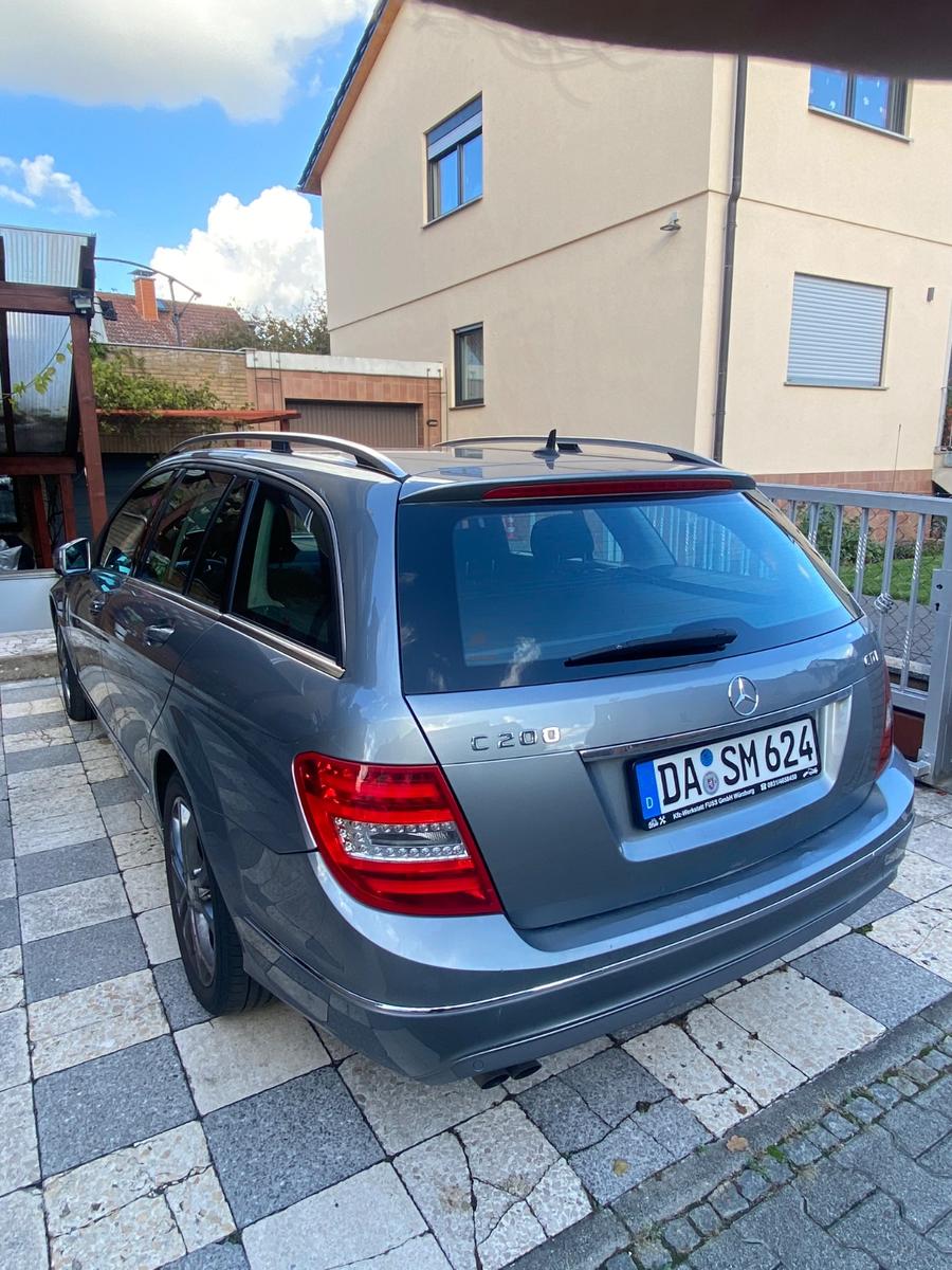 Mercedes-Benz C200 2011 — photo 13