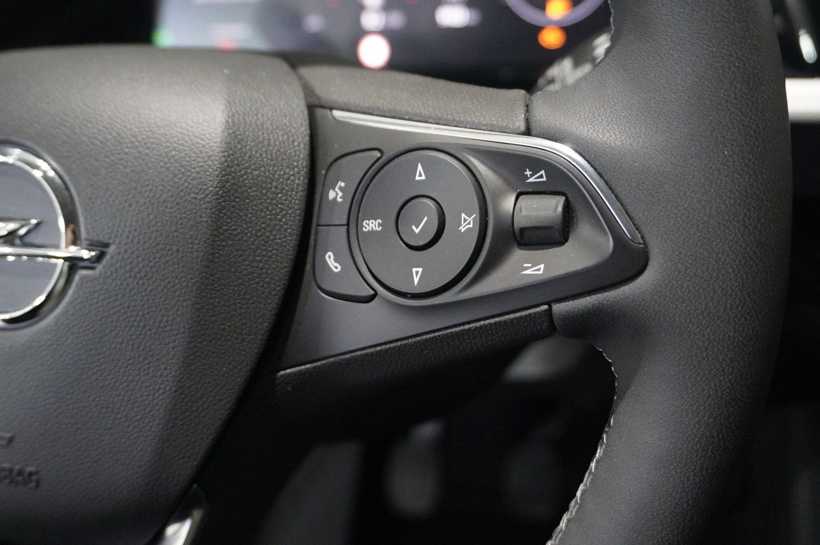 Fahrzeugabbildung Opel Grandland (X) 1.2T GS SPORT NAVI/LED/VIRTU./DAB+