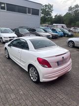 Peugeot Cabrio 207CC weiss - Peugeot 207 aus 2009 mit Diesel-Antrieb