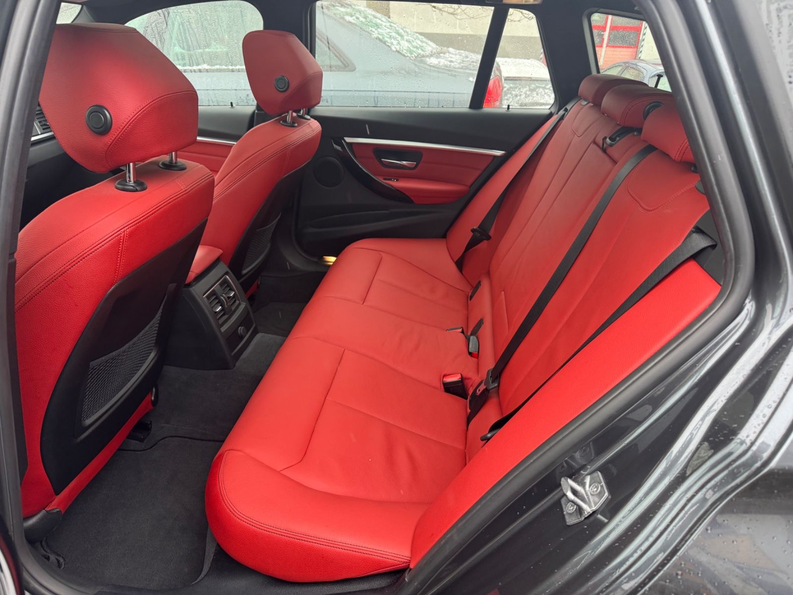 Fahrzeugabbildung BMW 330 xDrive Sport Line erst37000km+Panorama+HUD