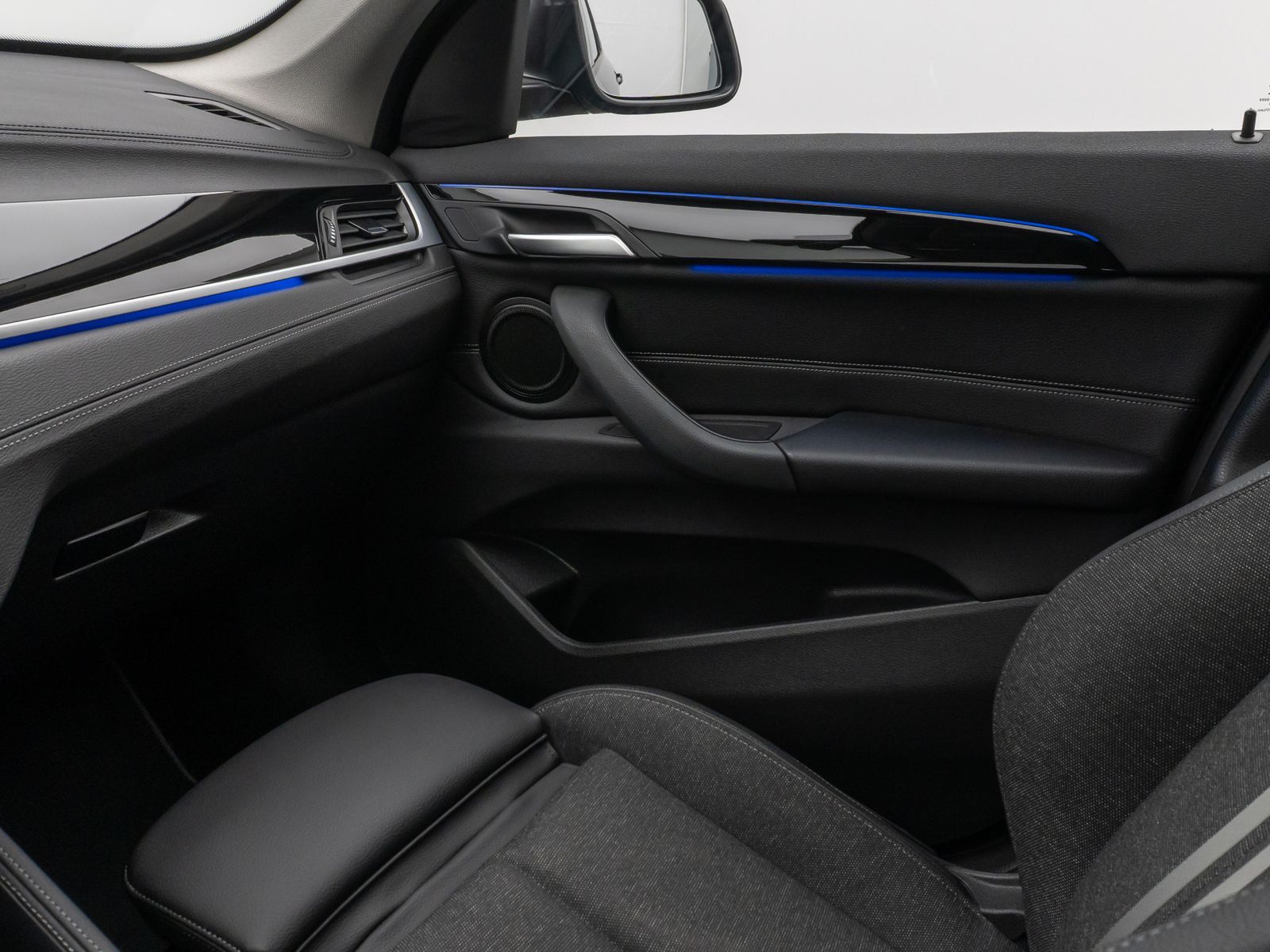 Fahrzeugabbildung BMW X1 sD20i SportLine Parkassistent Lordos DAB LED