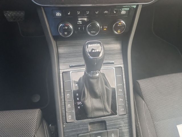 Fahrzeugabbildung SKODA Superb Combi 2.0 TDI 4x4 DSG Style NAVI STANDHEI