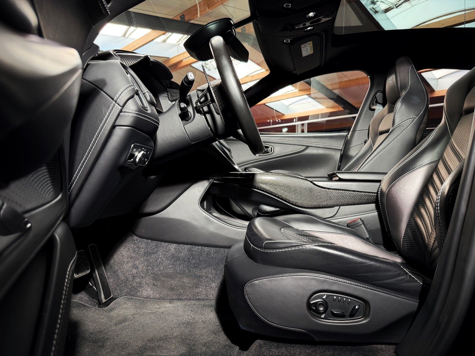 Fahrzeugabbildung Aston Martin DBX 4.0 V8 DBX707 + 2.Hand + Top Geplfegt