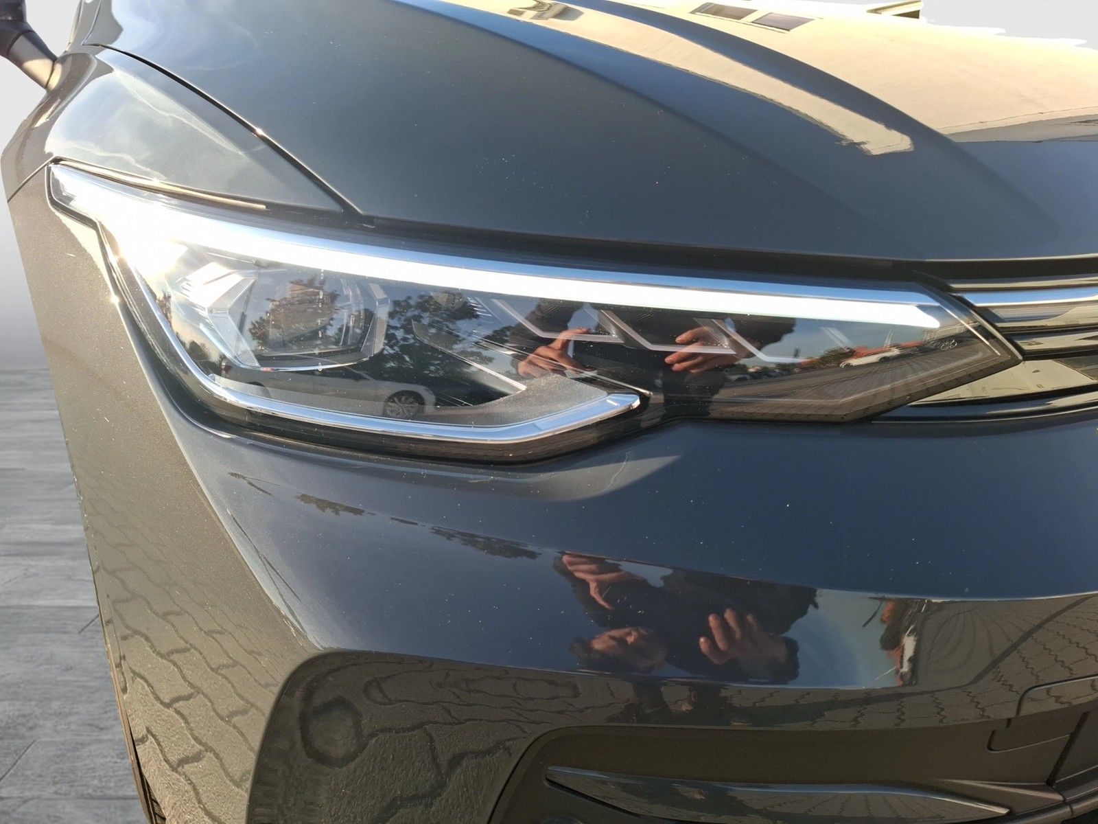 Fahrzeugabbildung Volkswagen Golf VIII Variant TSI Life LEDplus Navi AID ACC