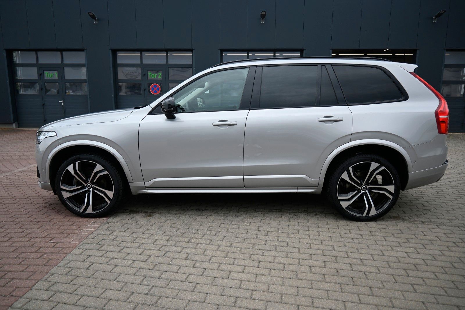 Fahrzeugabbildung Volvo XC90 B5 D AWD Dark*STDHZG*PANO*360°*22"
