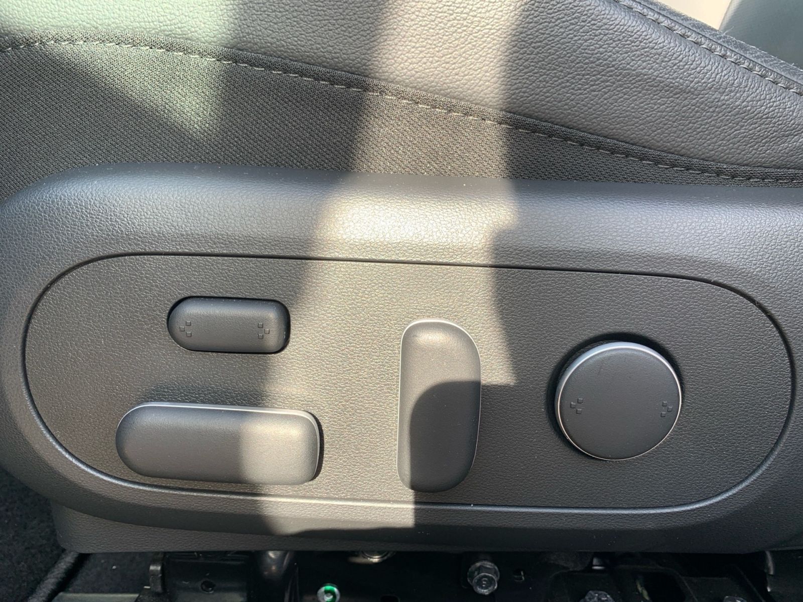 Fahrzeugabbildung Hyundai KONA Prime Elektro 65,4 kWh BOSE Sitz 19Zoll