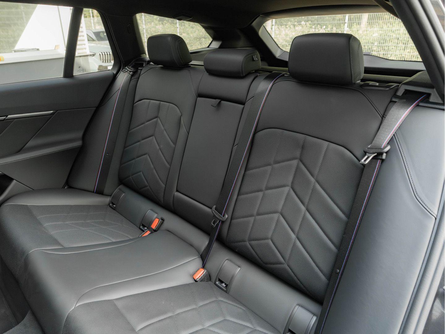 BMW 530 5-serie Touring 530e M-Sport Pro - Pano - AH