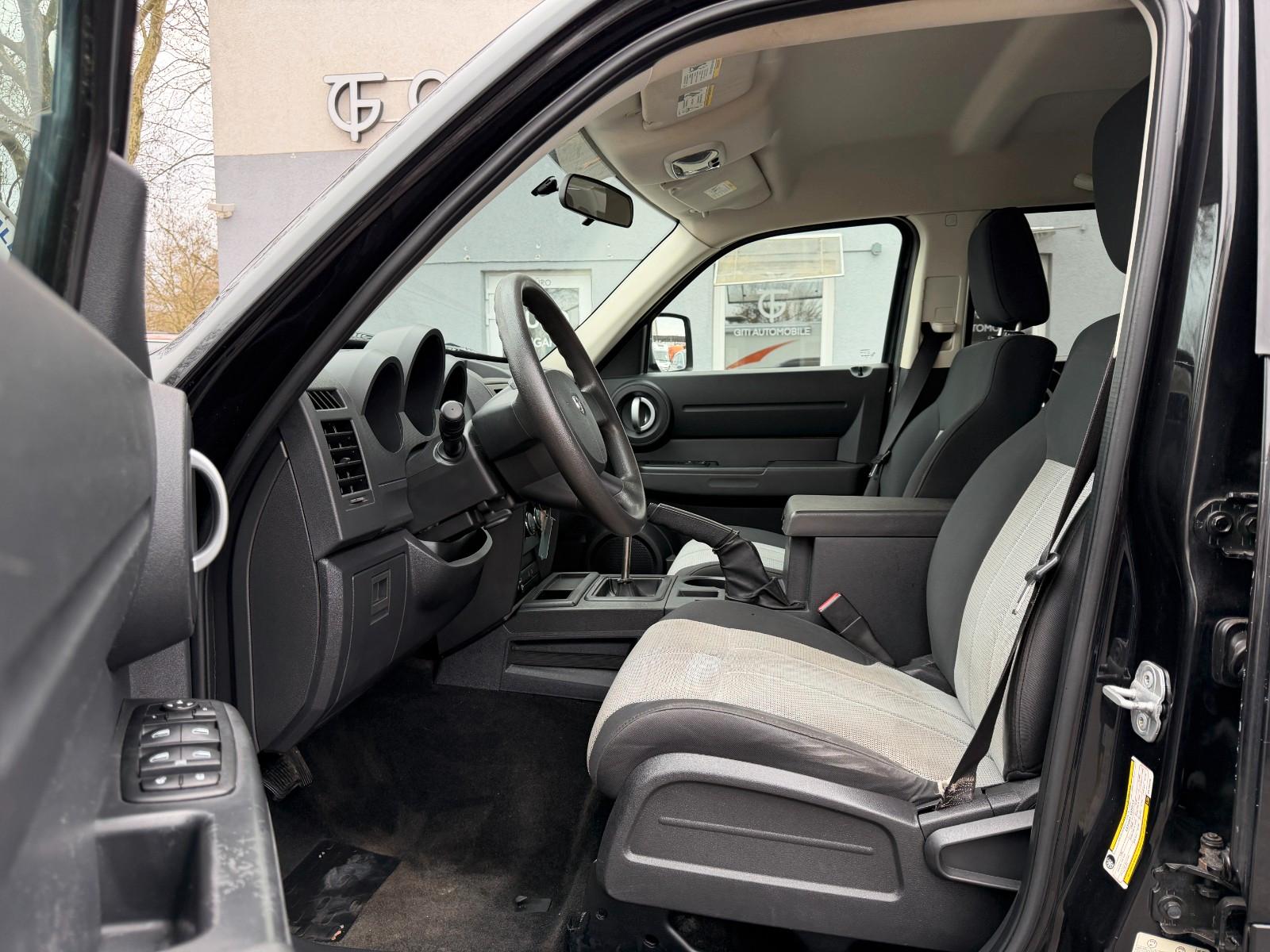 Dodge Nitro 2.8 177ch - Attelage - Pneus hiver - Barre de toit - Jantes aliage