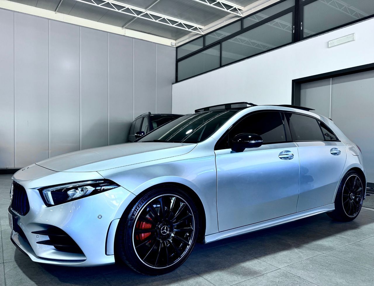 Mercedes-Benz A 180 d 116CV Premium AMG imagem 3