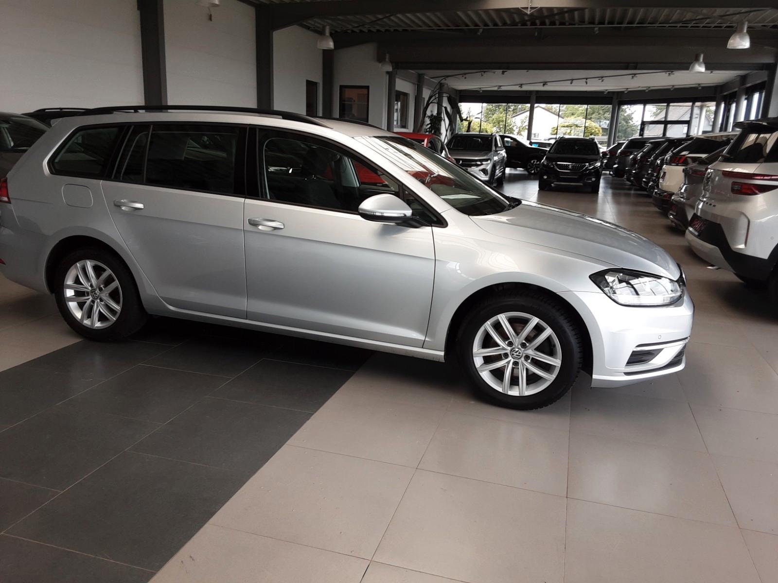 Volkswagen Golf VII Comfortline NAVI PDC GRA  ALU