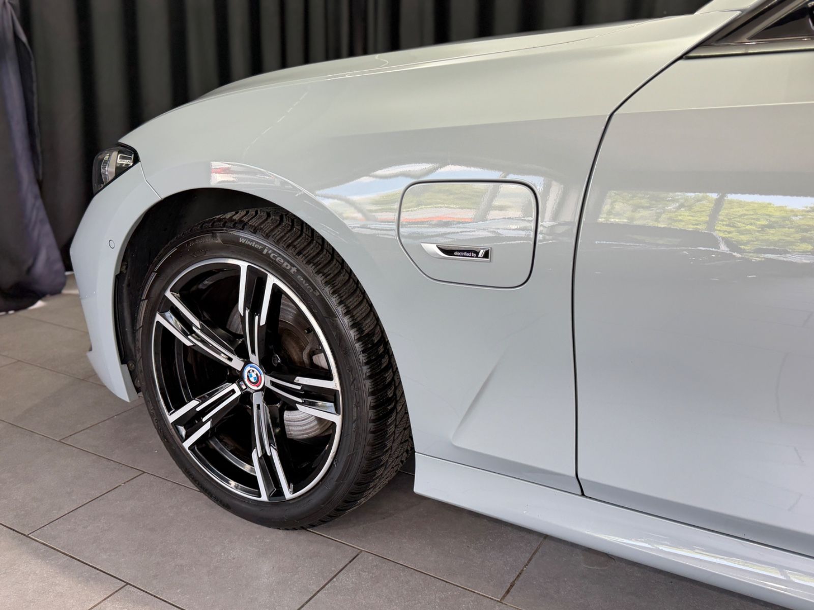 Fahrzeugabbildung BMW 330e Touring M Sport|HEAD-UP|NAVI|HIFI|WIDESCREE