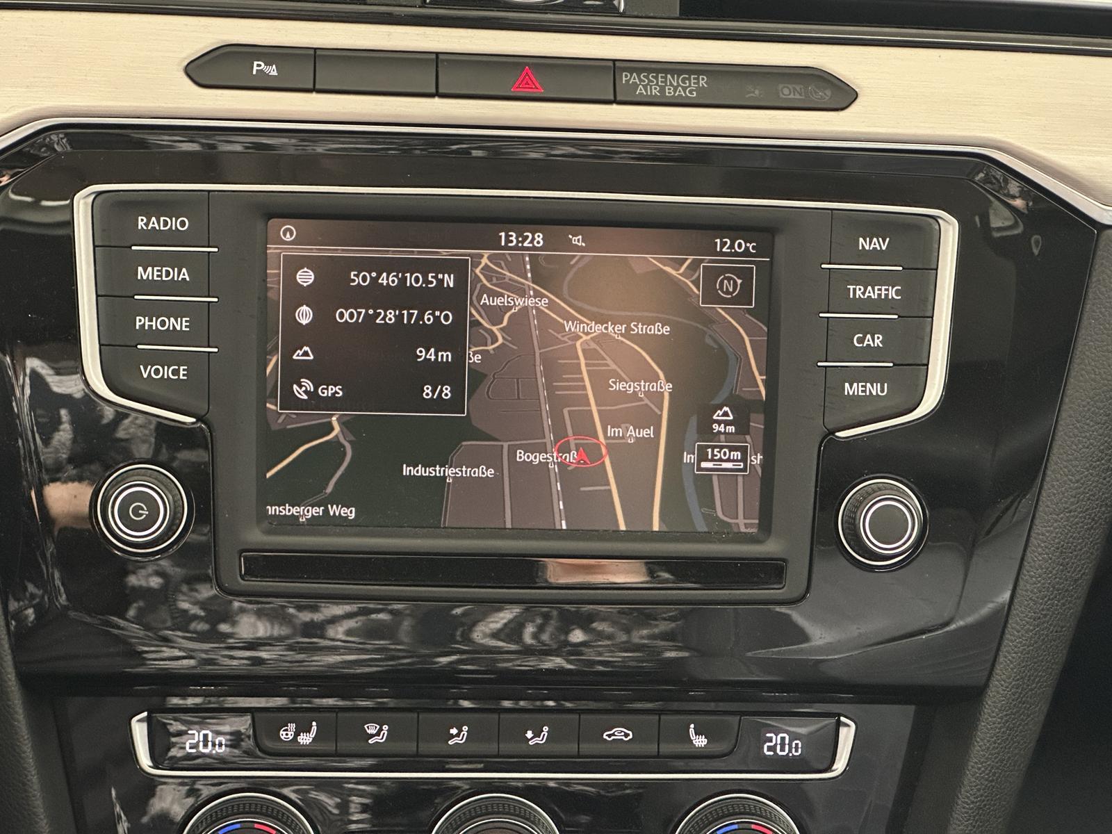 Volkswagen Passat Highline Pano AHK SHZ Navi ACC
