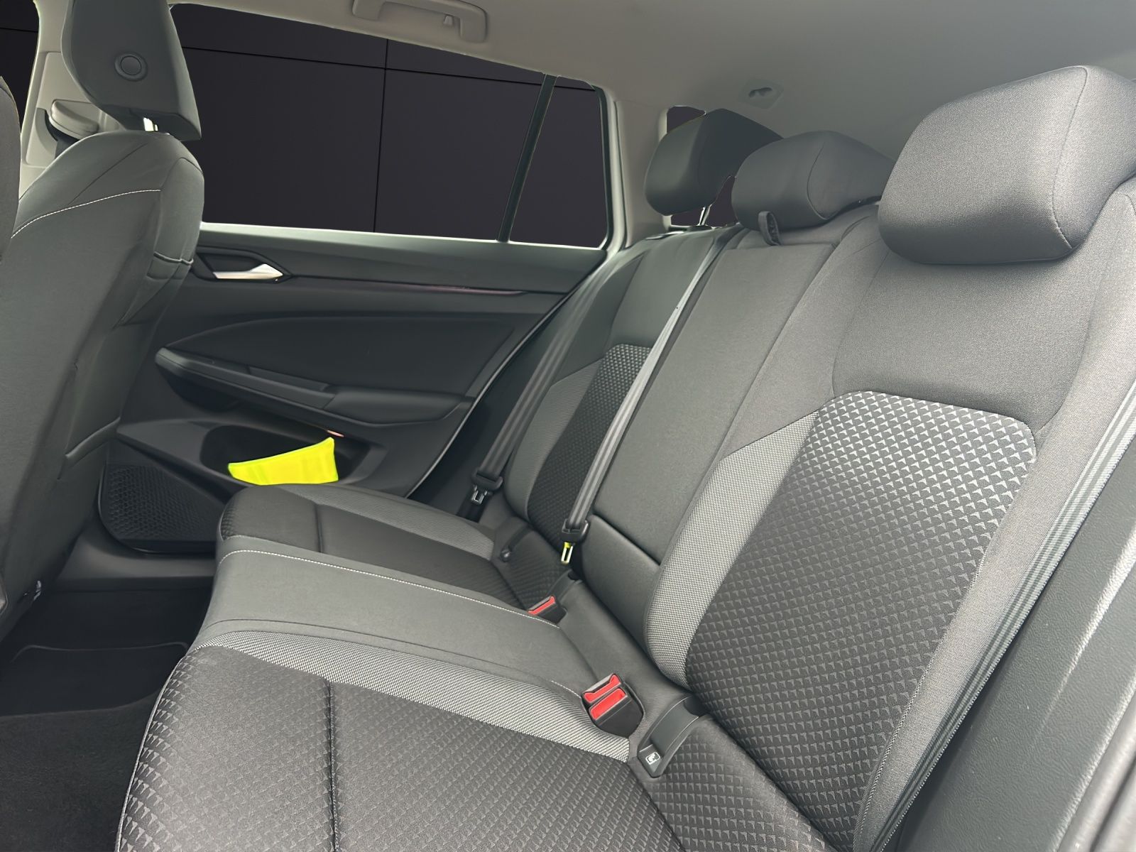 Fahrzeugabbildung Volkswagen Golf VIII Variant eTSI Active DSG LED ACC SH Rea