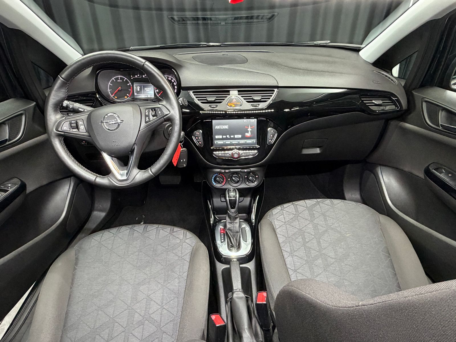 Fahrzeugabbildung Opel Corsa E|Automatik|RF-Kamera|Heizung|Bluetooth