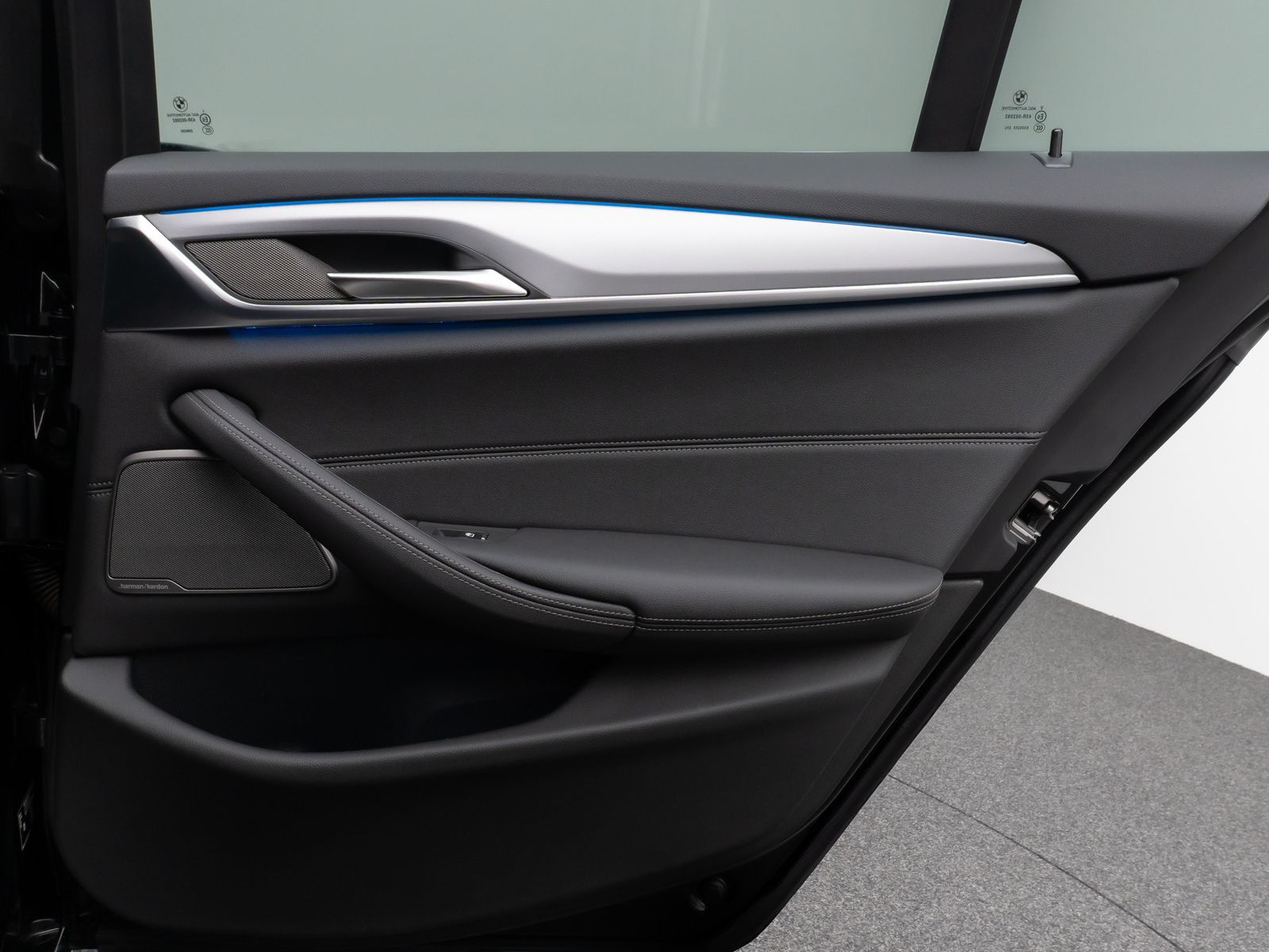 Fahrzeugabbildung BMW 530e HUD Laser DAB Kamera H/K AHK Alarm Sport