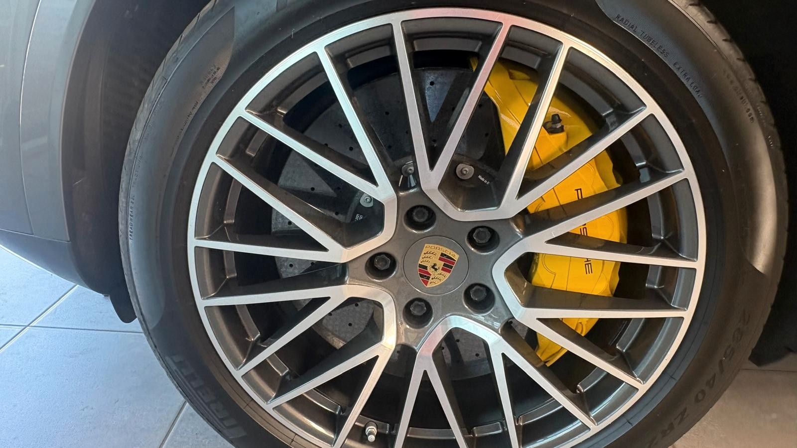 Fahrzeugabbildung Porsche Cayenne Coupe E-Hybrid/erst 38000 km/PCCB/voll..