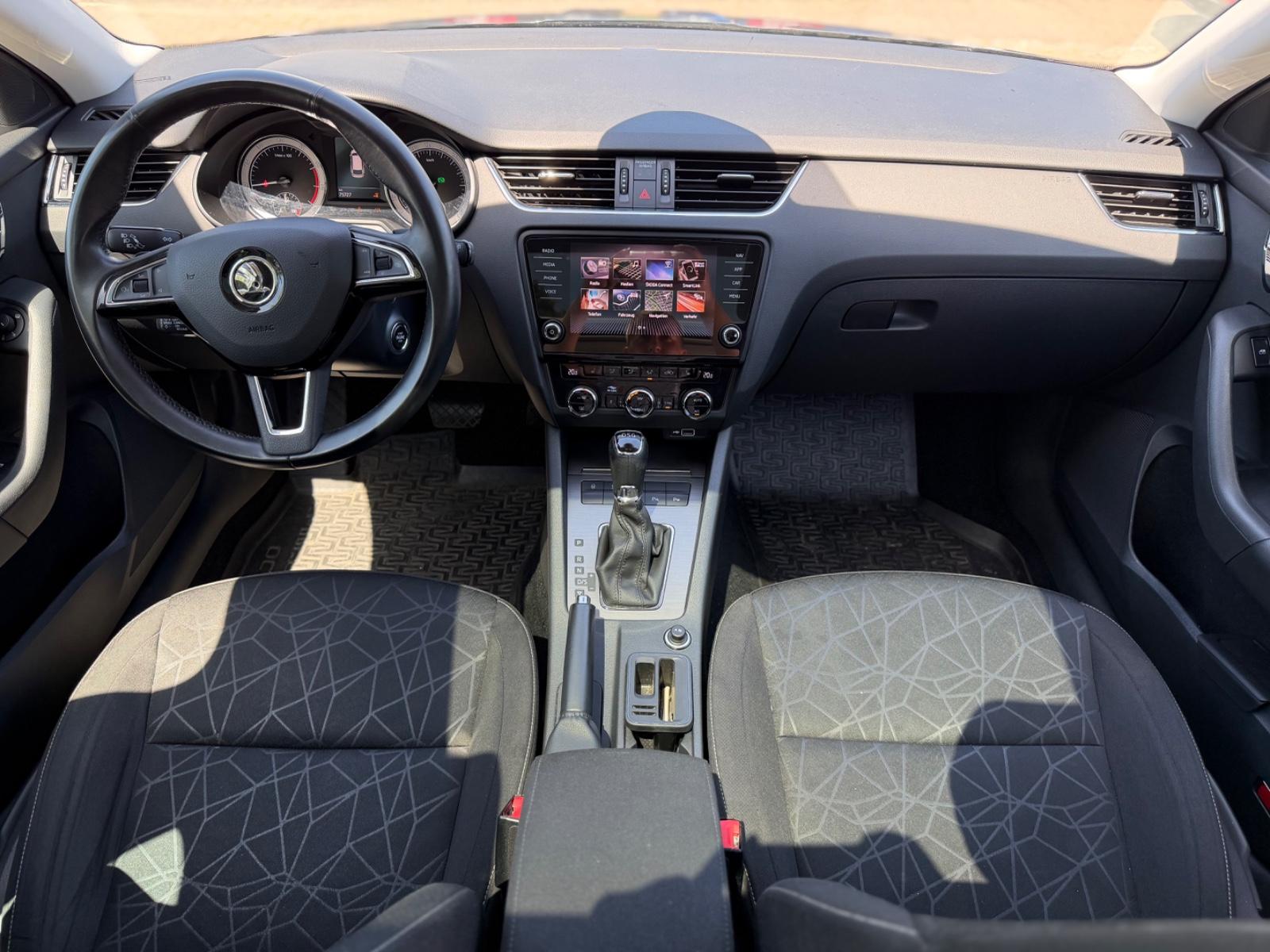 Skoda Octavia Combi 1.5  STNDHEIZ*PANO*AHK*LED*ACC*KAM