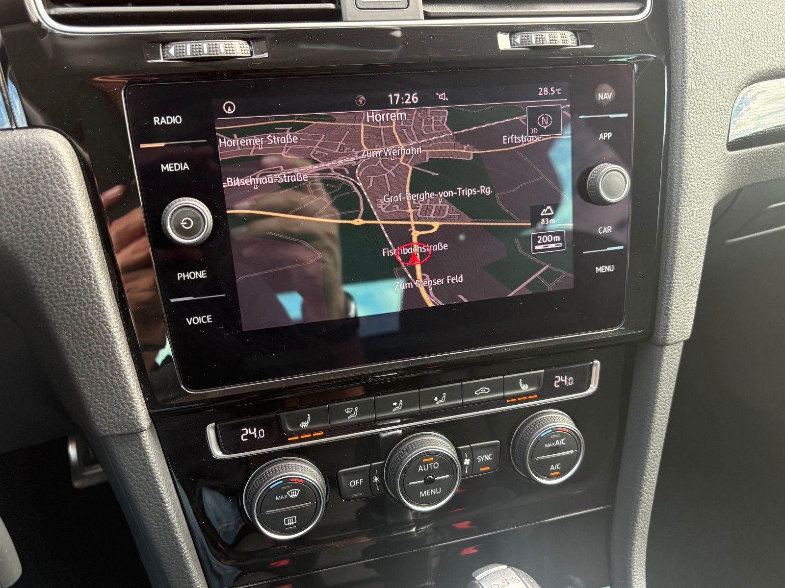 Fahrzeugabbildung Volkswagen Golf VII 1.5 TSI ACT DSG Sound Navi R-LINE ACC