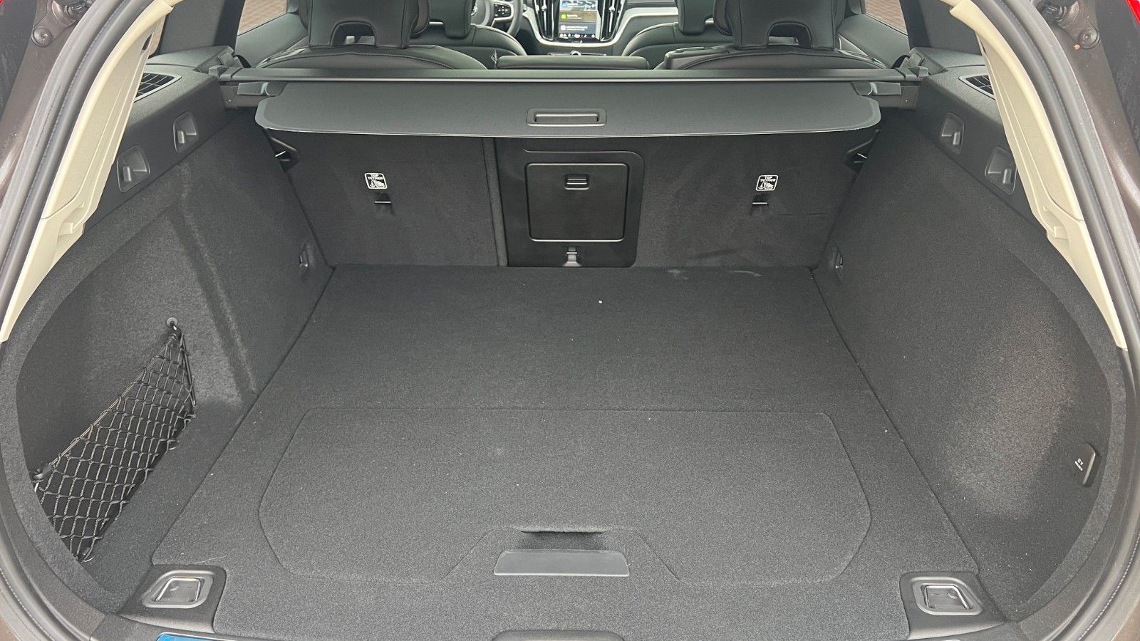 Fahrzeugabbildung Volvo V60 B4 CC Ultimate AWD*B&W*360°*SH*Massage*