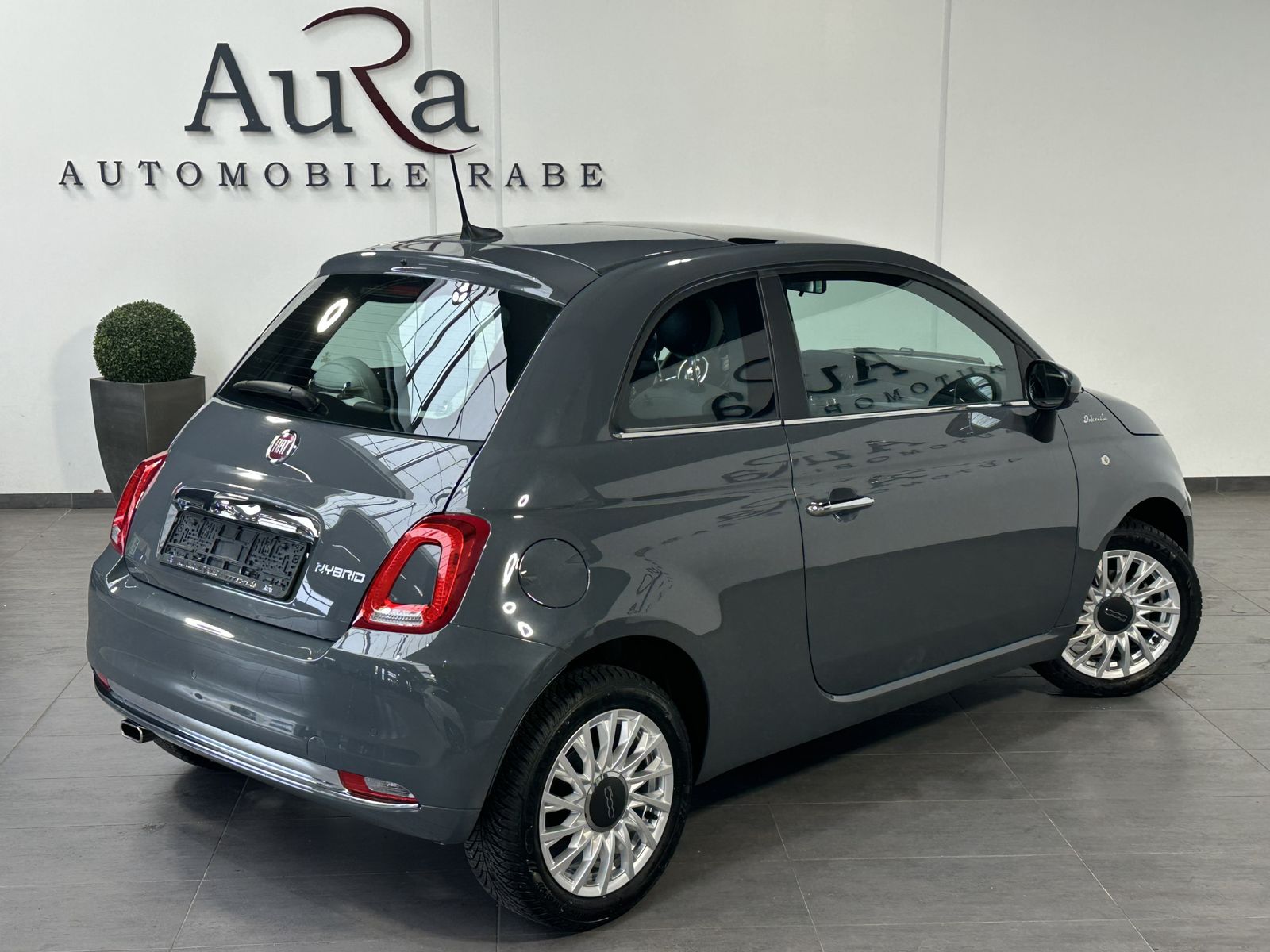 Fahrzeugabbildung Fiat 500 1.0 DolceVita PANORAMA+CARPLAY+TECH+PP+2HD