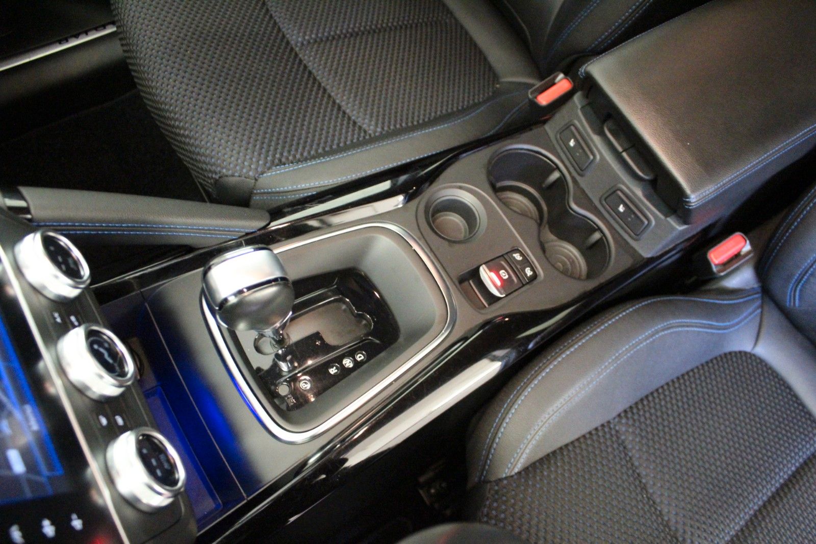 Fahrzeugabbildung Renault Kadjar TCe 140 EDC Limited  Automatik