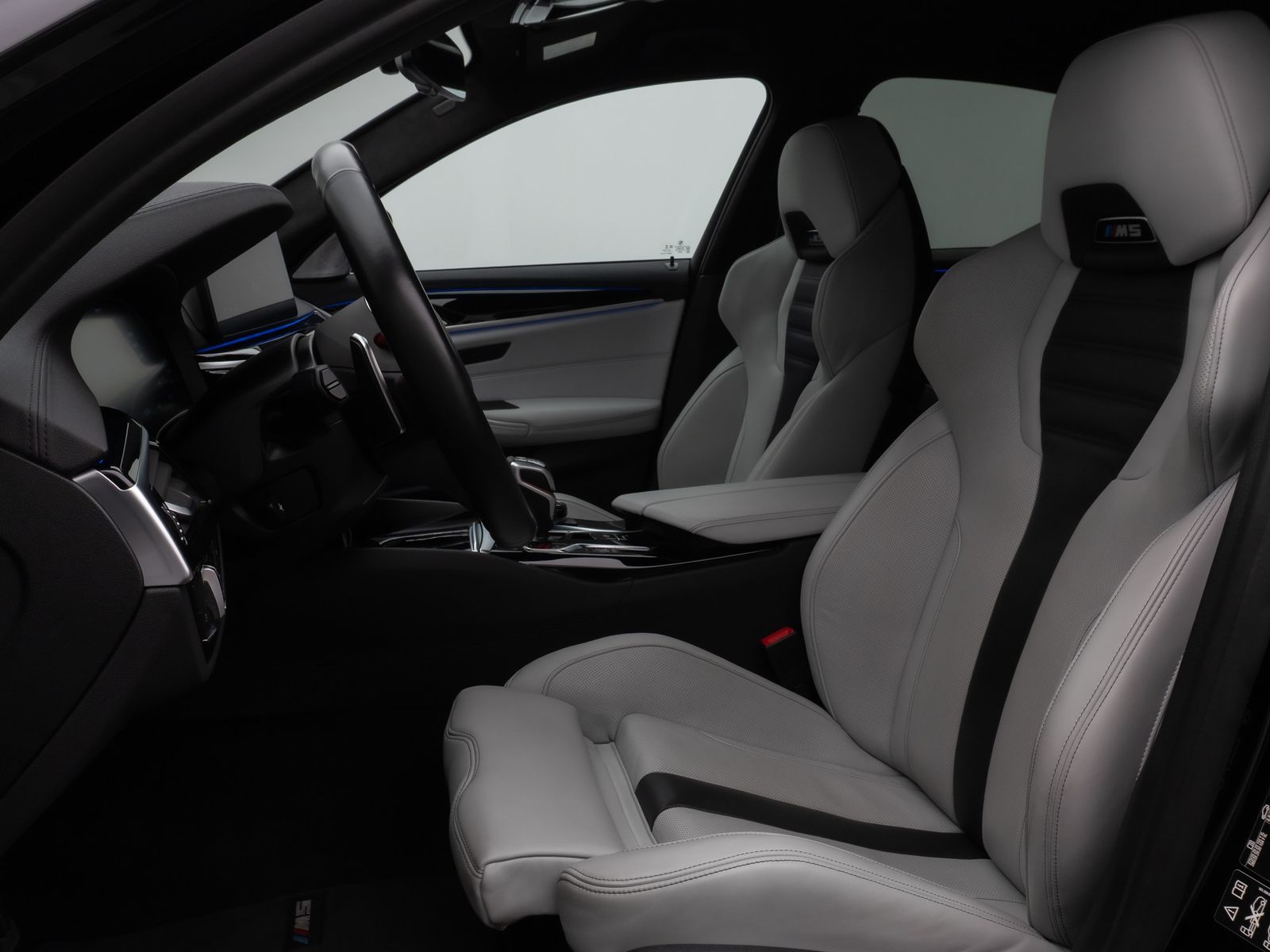 Fahrzeugabbildung BMW M5 Competition xD Kamera HUD DAB B&W SoftCL 20"