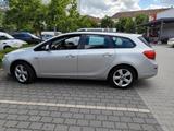 Opel Astra Sports Tourer zu verkaufen  se... - Opel Astra aus 2010: Sports