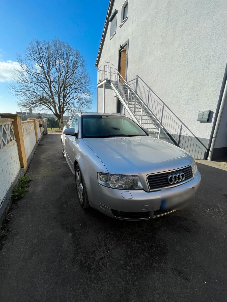 Audi A4 2004 — rear view