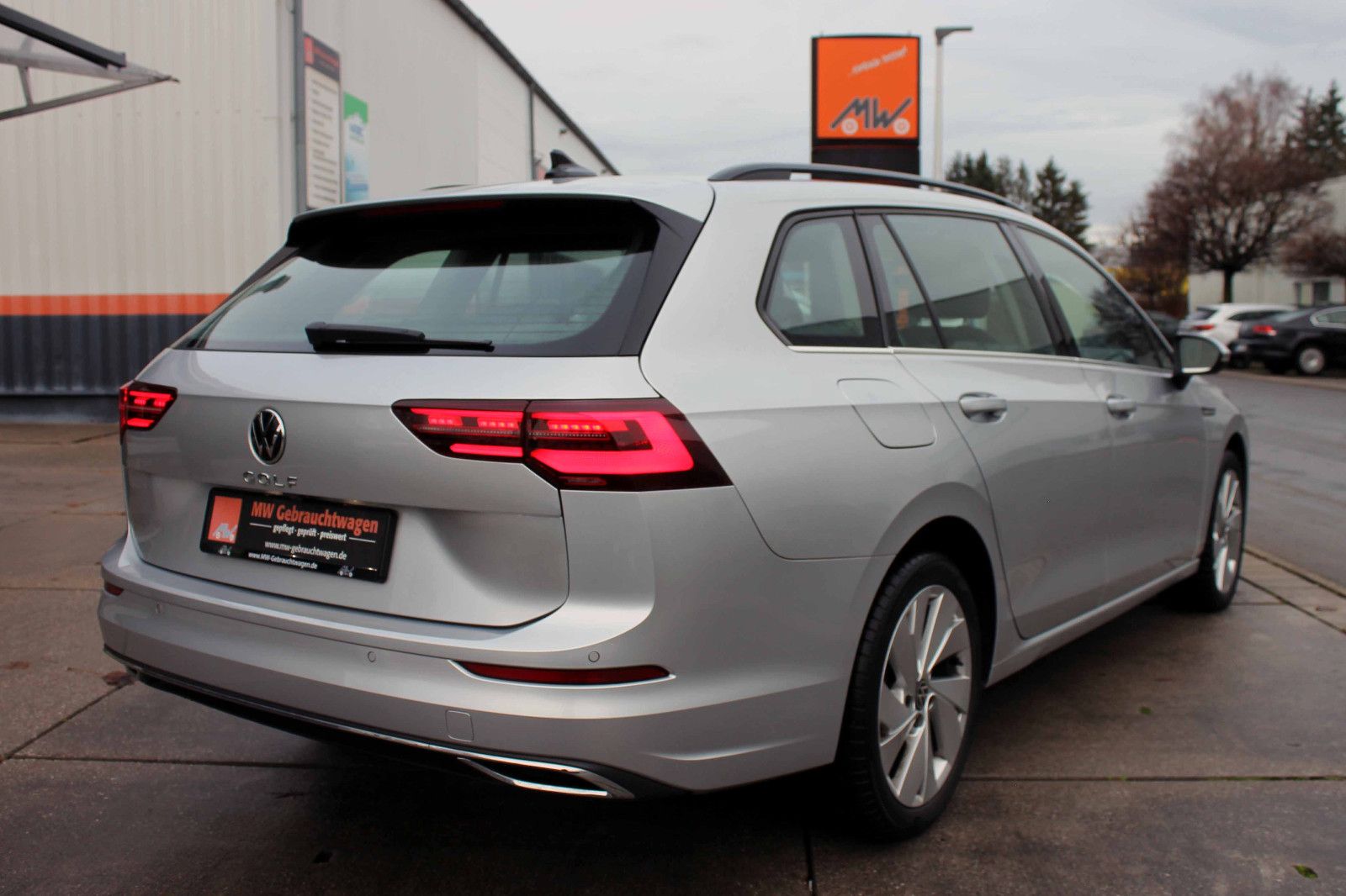 Fahrzeugabbildung Volkswagen Golf Variant 2.0TDI DSG Style AHK ACC KAM LED BT