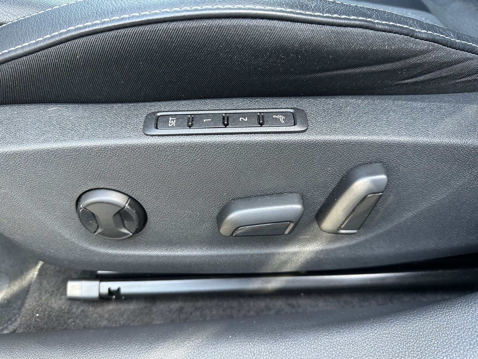 Fahrzeugabbildung SKODA Octavia Combi 1.4 TSI iV RS DSG NAV+LED+KAM+18ZO
