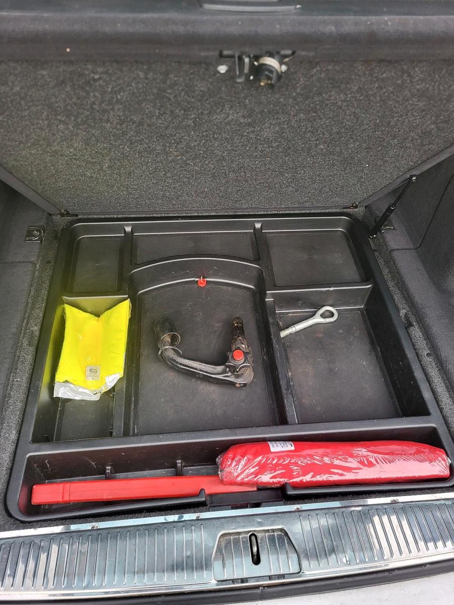 Mercedes-Benz E320 2006 — photo 15